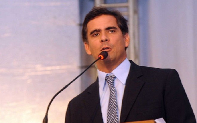 Leur Lomanto Jr. pede que Rui faça como Neto e antecipe 100% do salário dos servidores