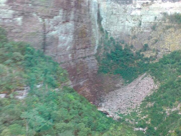 Turista francês cai da Cachoeira da Fumaça e morre na Bahia