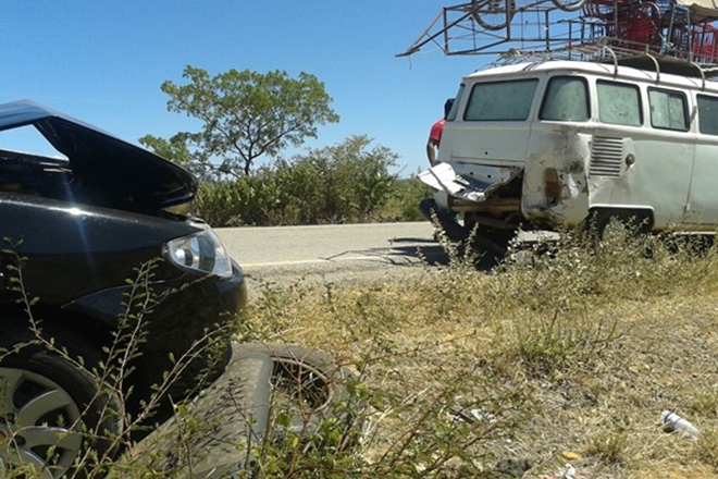 Livramento: Carro com professora colide contra animal na BA-152