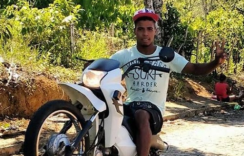 Assaltante morre após tentar roubar dois policiais