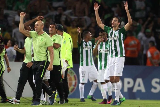 Atlético Nacional empata com Cerro e pega Chape na final