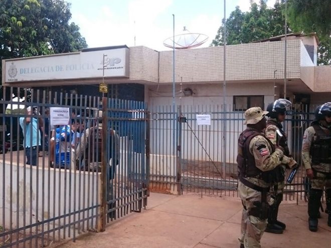Detento é morto durante rebelião na delegacia de Luís Eduardo Magalhães