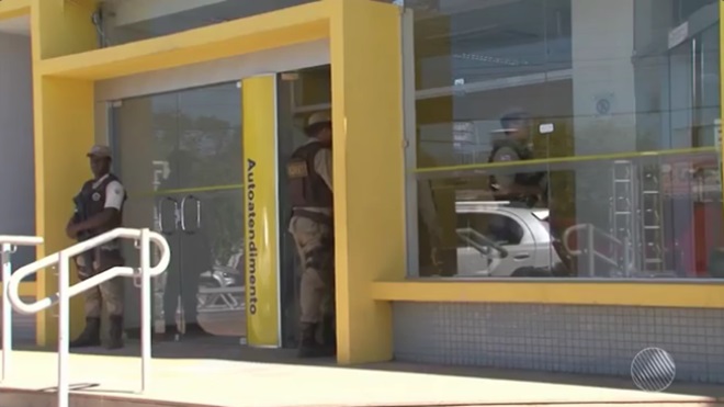 Barreiras: Bandidos arrombam banco e fogem com dinheiro