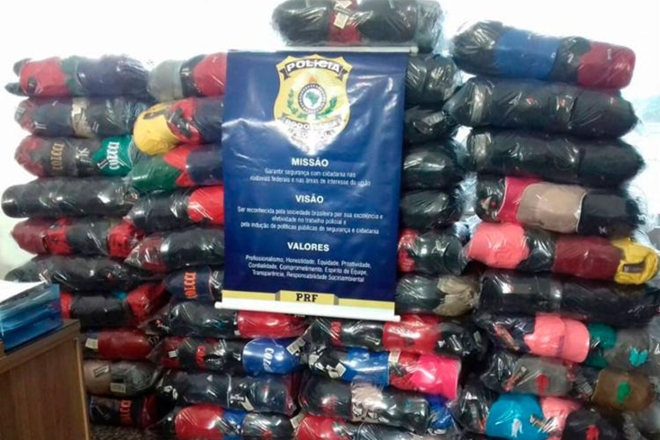 Quase 5 mil bonés falsificados de marcas famosas são apreendidos em Feira de Santana