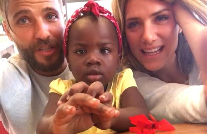 Policia conduz 7 suspeitos à delegacia, após racismo com filha de Bruno Gagliasso