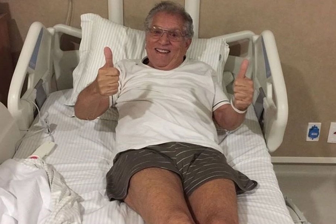 Após três dias internado, Carlos Alberto de Nóbrega tranquiliza fãs: "Só foi um susto"