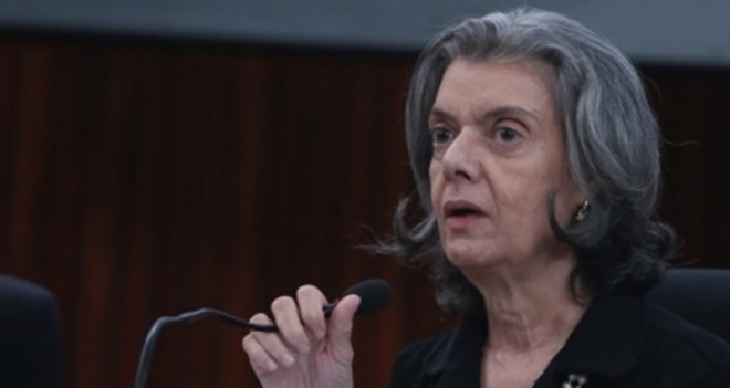 Cármen Lúcia diz que não "há o que questionar" na negativa de Temer sobre Abin