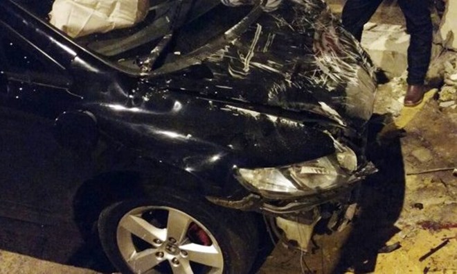 Mulher joga carro em cima de moto e mata marido e amante