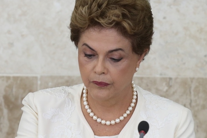Dilma diz que fez 'grande burrada' ao reduzir impostos para empresas