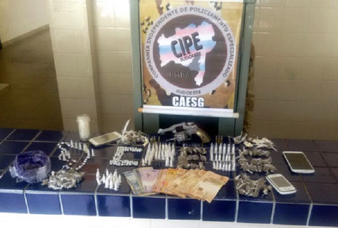Em Brumado, polícia apreende drogas e arma no Bairro Urbis 4