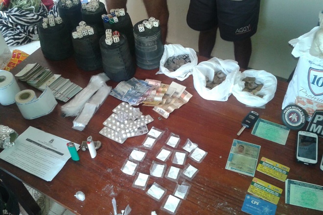 PM faz apreensão de drogas em Paramirim 