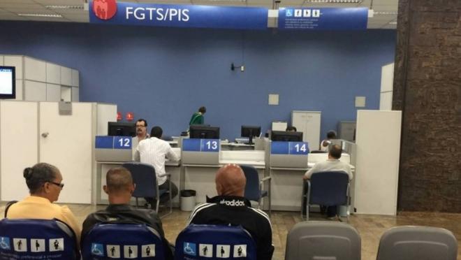 Governo vai liberar saque de contas do PIS/Pasep para 8 milhões de idosos