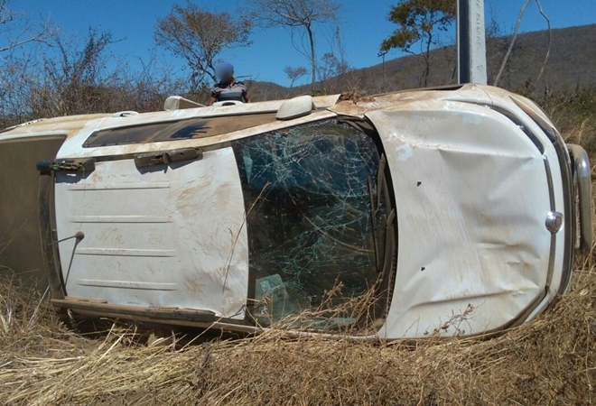 Homens tentam roubar Hilux e capotam  veículo entre as cidades de Igaporã e Caetité