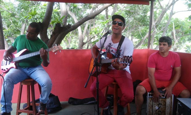 Nesta quinta-feira tem show ao vivo no Recanto Paraiso