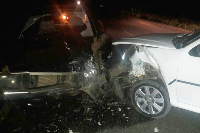 Dom Basílio: Carros colidem frontalmente na BA-148