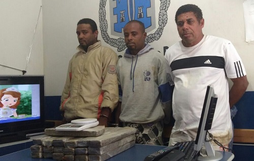 Três homens são presos com 20 tabletes de maconha em Camamu