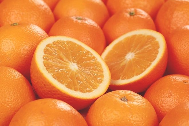 Laranja é o alimento com maior risco de contaminação por agrotóxico, diz Anvisa