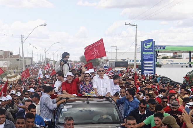 Com Dilma, Lula inaugura obra na Paraíba 