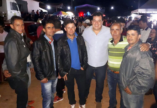 Érico Cardoso: Deputado Marquinho Viana participa da tradicional festa religiosa em Morro do Fogo