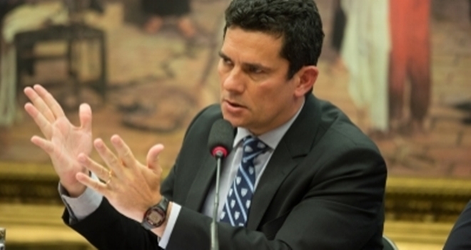 Moro determina que Polícia Federal devolva iPads dos netos de Lula