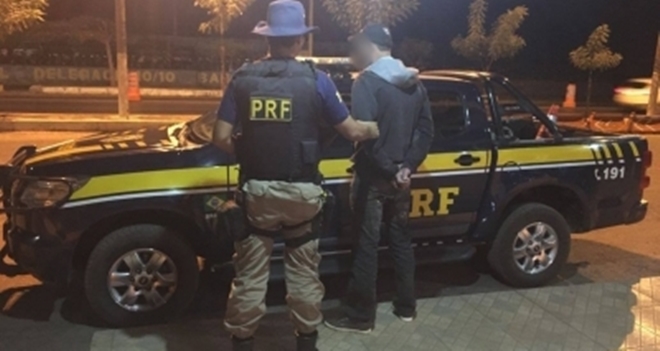 Motorista bêbado tenta subornar policiais federais e acaba preso em Barreiras