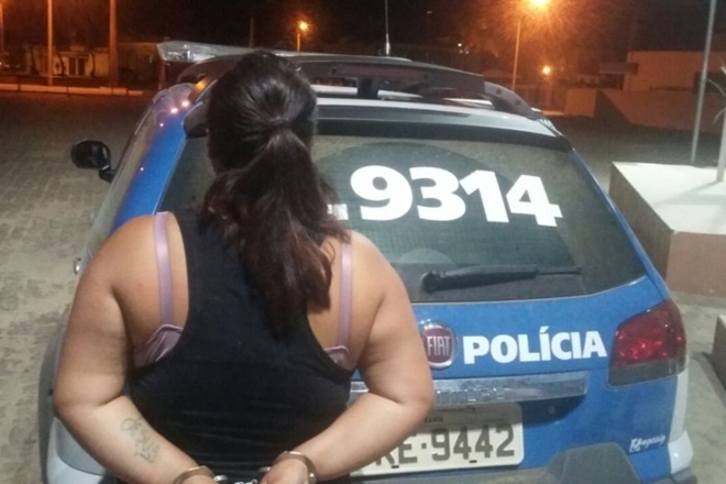 Maracás: Mulher é presa suspeita de invadir casa e matar namorada do ex-marido a facada