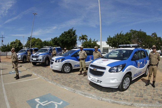 Policias combatem o tráfico de drogas em Guanambi