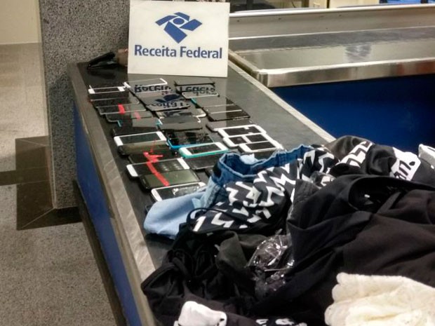 Celulares e roupas de marca são apreendidos com universitária na BA