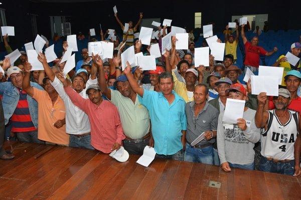Conquista: carroceiros concluem curso de capacitação e recebem certificados