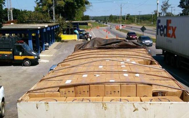 PRF apreende em Conquista 475 mil maços de cigarros contrabandeados do Paraguai