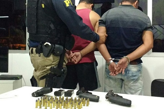 Foragido da Justiça é detido pela PRF com armas em Camacan