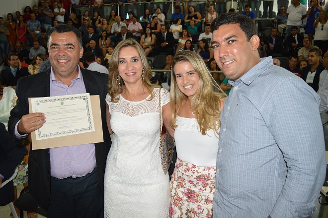 Em Livramento, Prefeito, vice prefeita e vereadores eleitos foram diplomados nesta segunda-feira (12)