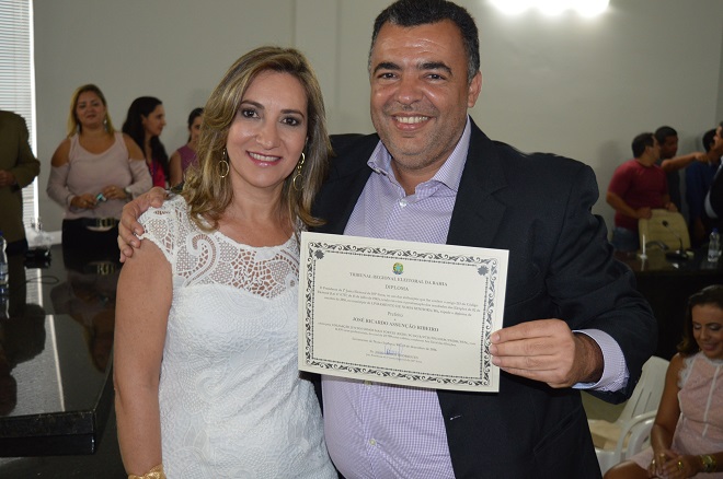 Em Livramento, Prefeito, vice prefeita e vereadores eleitos foram diplomados nesta segunda-feira (12)