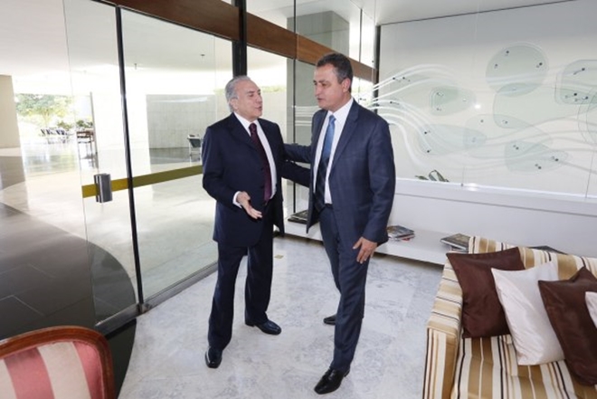 Rui exonera secretários para ajudar a barrar denúncia contra Temer