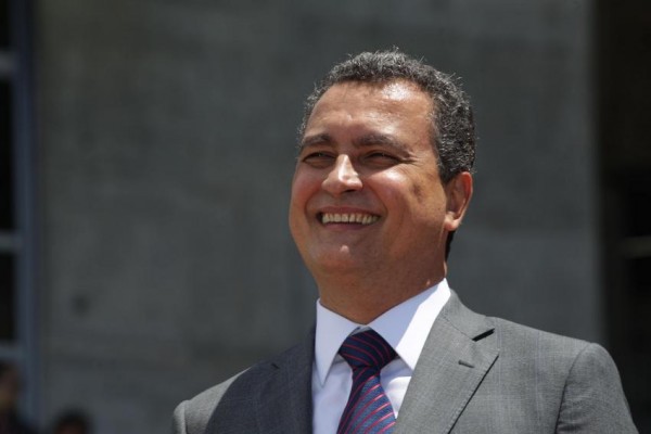 Governo anuncia edital de programa de bolsa e estágio para universitários