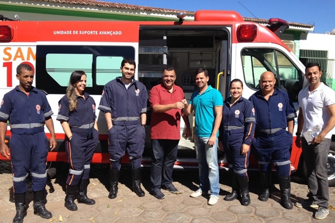 Livramento: Prefeito entrega chave da nova ambulância do Samu 192