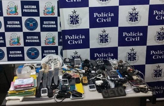 Operação no Presídio de Jequié apreende celulares, facas e drogas