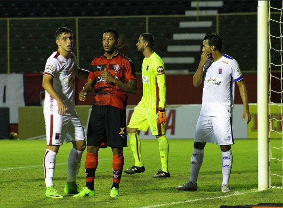 Esporte: Vitória perde em casa para o Paraná por 2×0 e se complica na Copa do Brasil