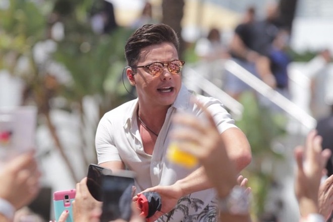 Wesley Safadão corta cabelo e estreia novo visual durante gravação de DVD em Miami