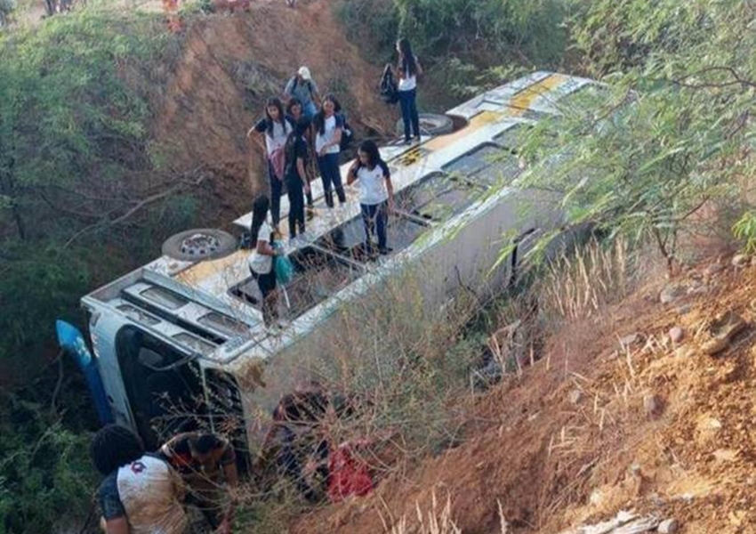 Acidente com ônibus escolar na zona rural de Juazeiro deixa quatro pessoas feridas