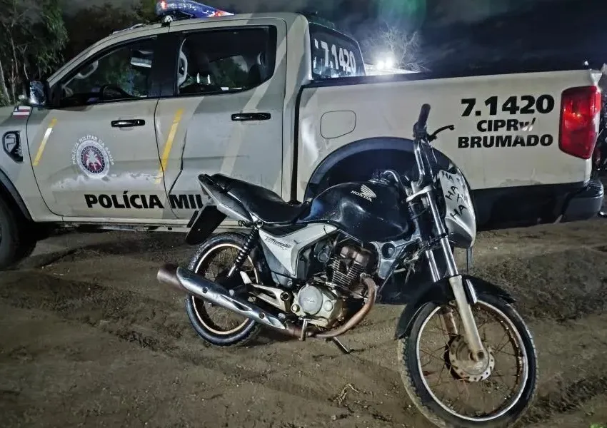 Polícia Rodoviária recupera moto roubada durante fiscalização na BA-262