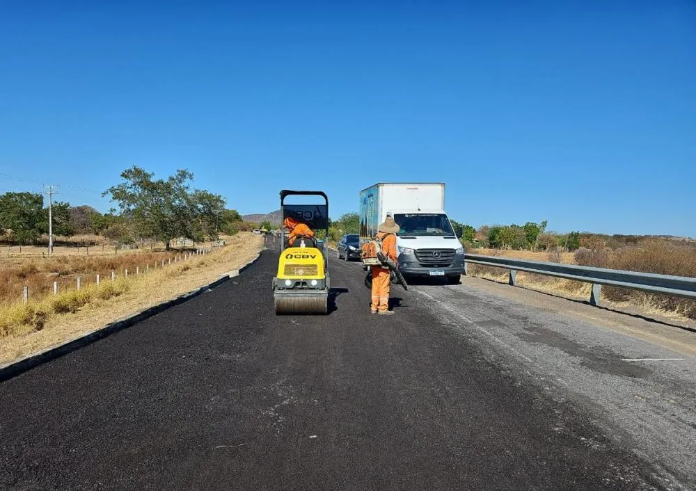 Obras de asfaltamento entre Guanambi e Matina avançam rapidamente: um investimento de R$12 milhões 