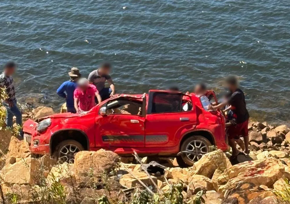 Morre condutor de veículo que capotou  e caiu na Barragem Luiz Vieira em Rio de Contas