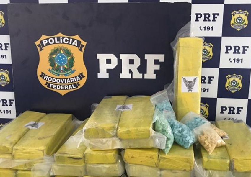 1.500 comprimidos de ecstasy e 20 kg de maconha são apreendidos em ônibus de passageiro na BR 116