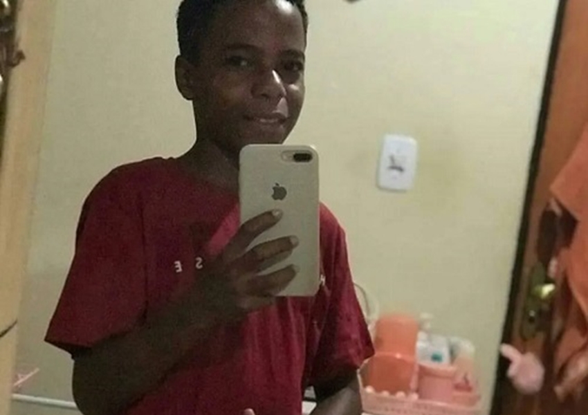 Jovem morre afogado após pular de ponte e bater cabeça em pedra