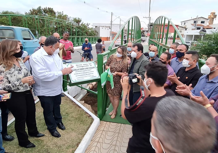 Deputado Marquinho Viana participa de inaugurações em Livramento de Nossa Senhora