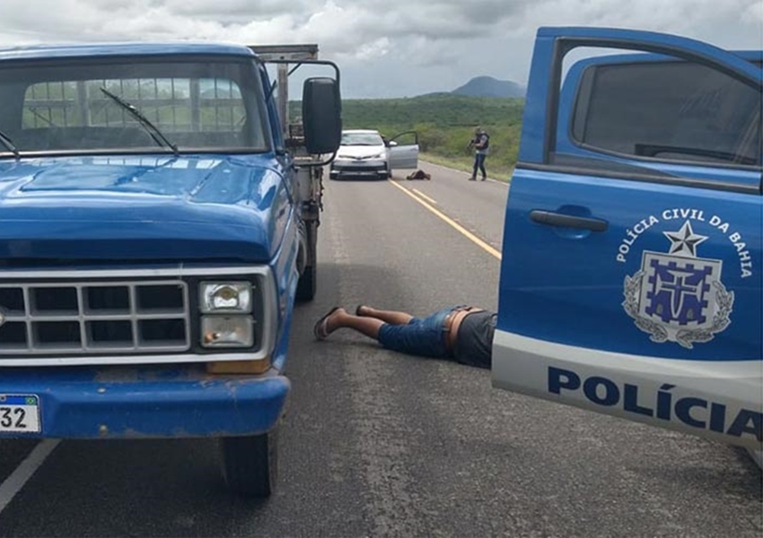 Suspeitos de furtar caminhão em Ilhéus são detidos em Dom Basílio