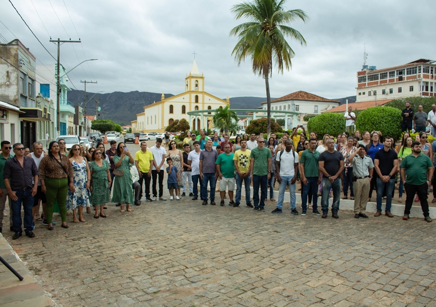 Ato cívico do 7 de setembro reúne autoridades e comunidade em frente à prefeitura de Livramento