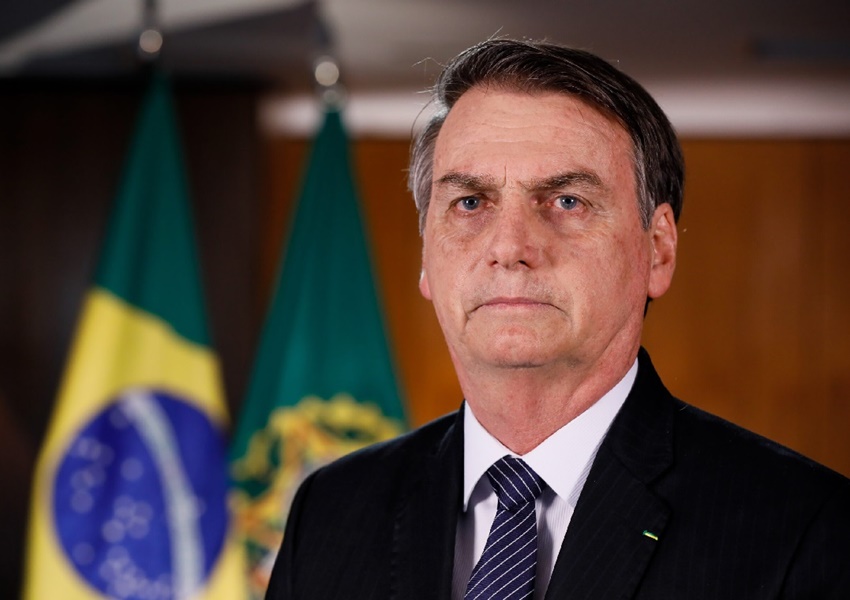 Bolsonaro diz que vai desonerar folha do setor de saúde