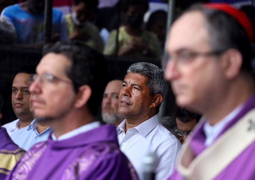 Governador da Bahia acompanha Missa da Quaresma e Caminhada Penitencial até a Igreja do Bonfim